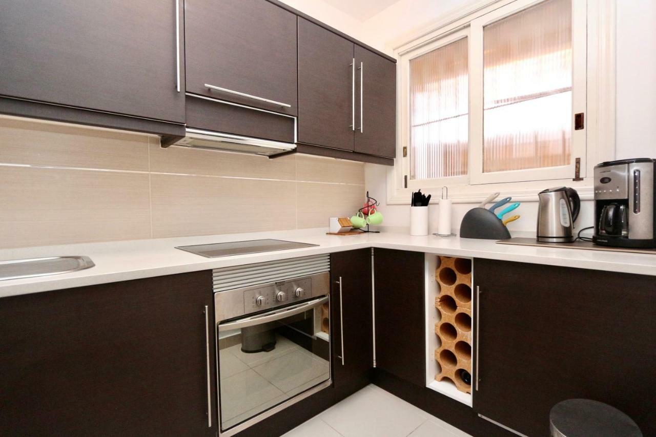 3- Bedroom Apartment In The Centre Of Calpe With Nice Living Room, 1 Bathroom. エクステリア 写真