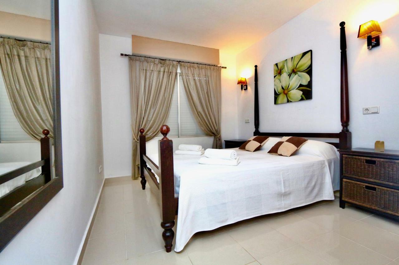 3- Bedroom Apartment In The Centre Of Calpe With Nice Living Room, 1 Bathroom. エクステリア 写真