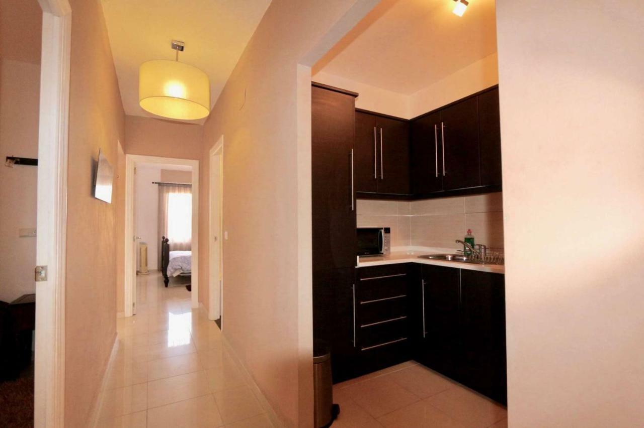 3- Bedroom Apartment In The Centre Of Calpe With Nice Living Room, 1 Bathroom. エクステリア 写真