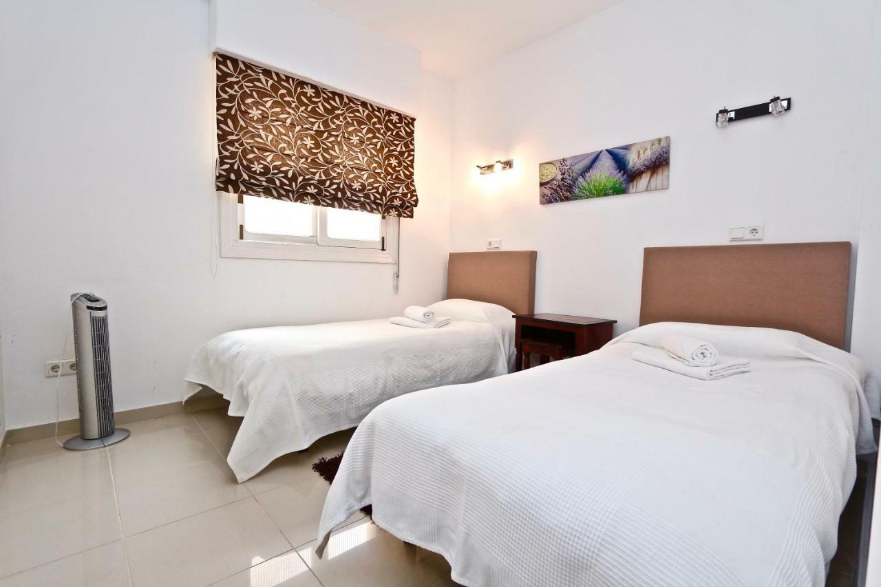 3- Bedroom Apartment In The Centre Of Calpe With Nice Living Room, 1 Bathroom. エクステリア 写真