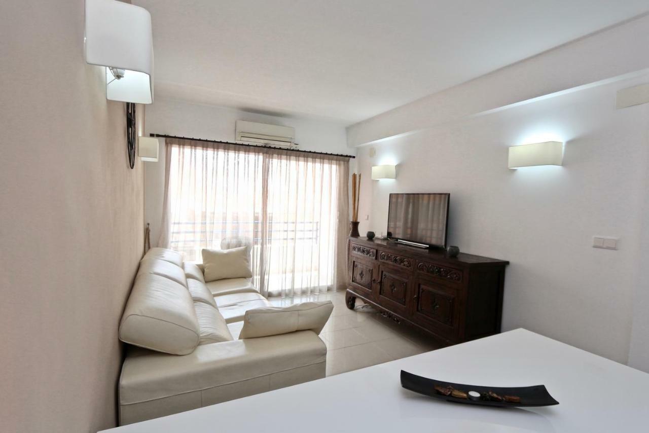 3- Bedroom Apartment In The Centre Of Calpe With Nice Living Room, 1 Bathroom. エクステリア 写真